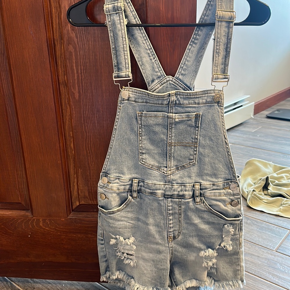 New without tags Women’s small distressed overalls